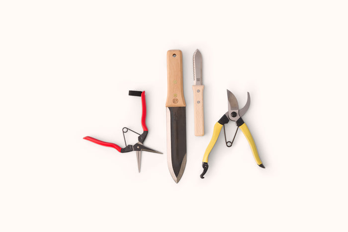 NIWAKI CARBON STEEL PRO HORI HORI KNIFE WITH CANVAS HOLDER