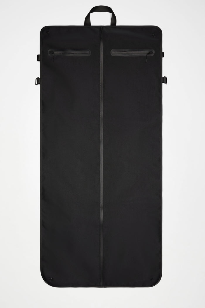 RAINS OTG Suitbag Black 23L H132 x D3 x W60 cm Messenger