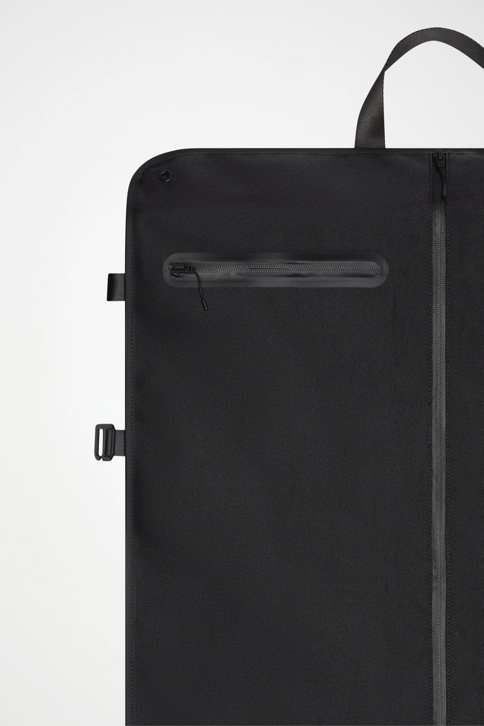 RAINS OTG Suitbag Black 23L H132 x D3 x W60 cm Messenger