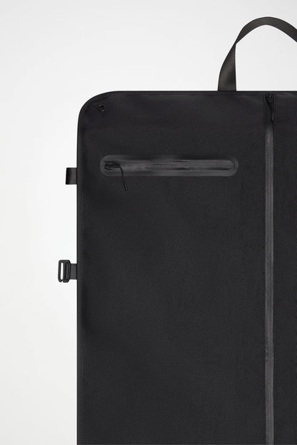 RAINS OTG Suitbag Black 23L H132 x D3 x W60 cm Messenger
