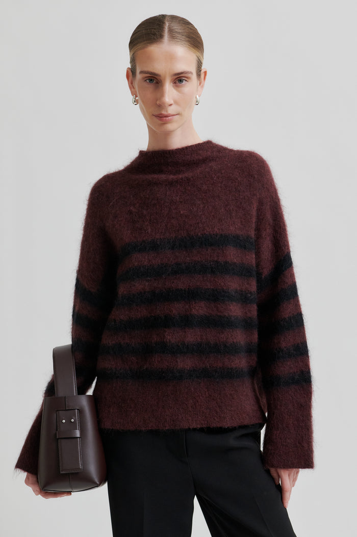 Ovalana Knit T-Neck