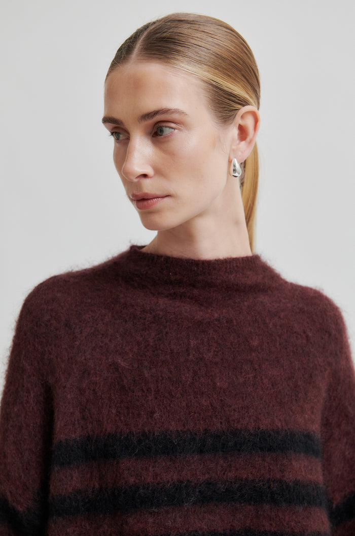 Ovalana Knit T-Neck